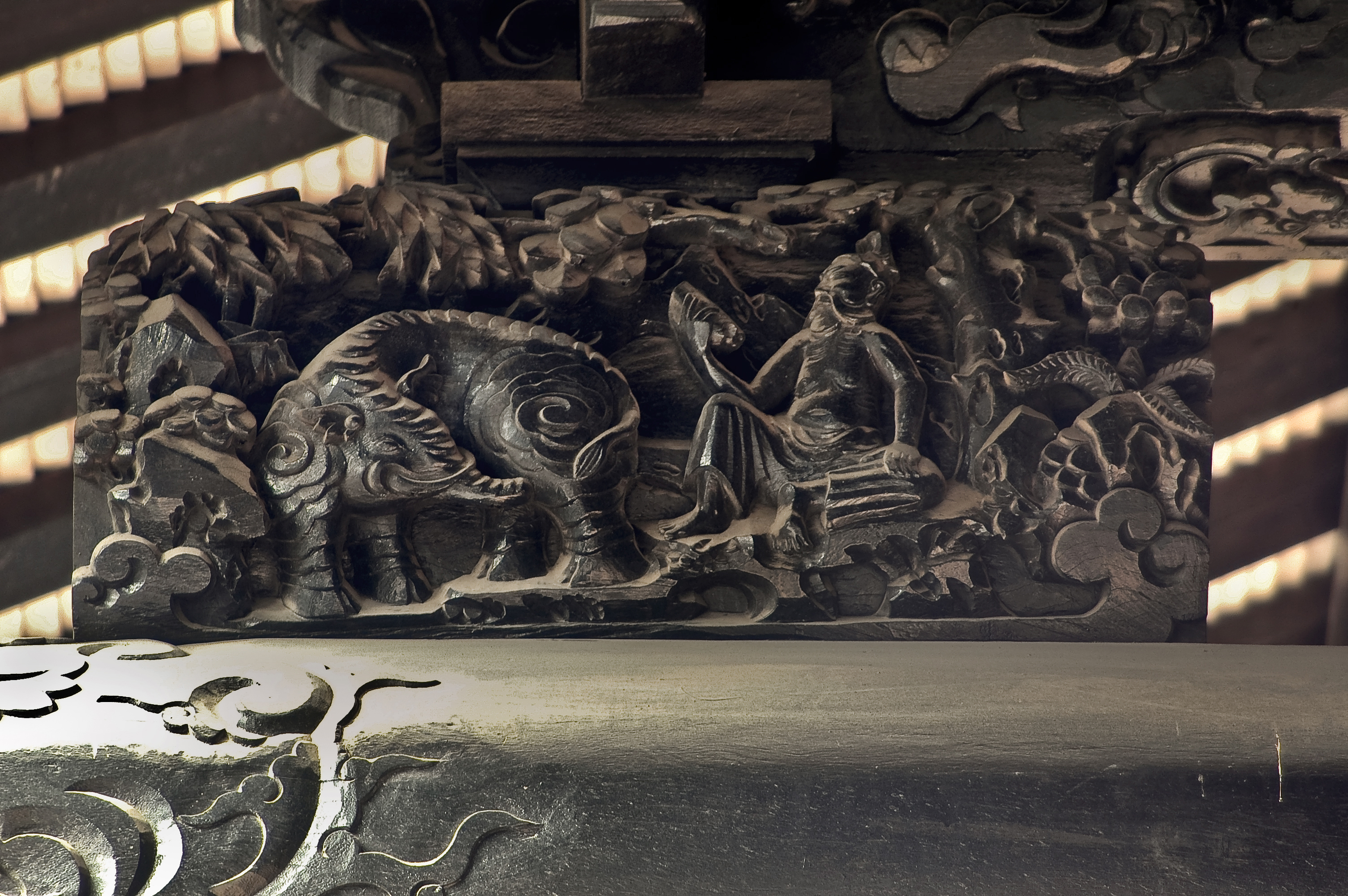 尋城記·廣州陳家祠的那些事兒（二）——木雕花卉 凝固在梁枋間的嶺南芬芳